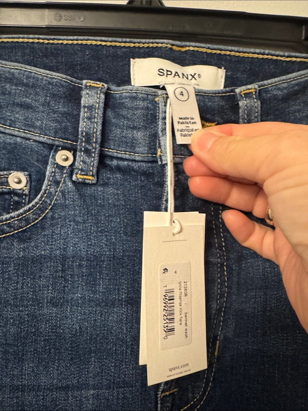NWT SPANX Lycra fitsense kick flare denim in Bennett wash, size 4 - Picture 4 of 6